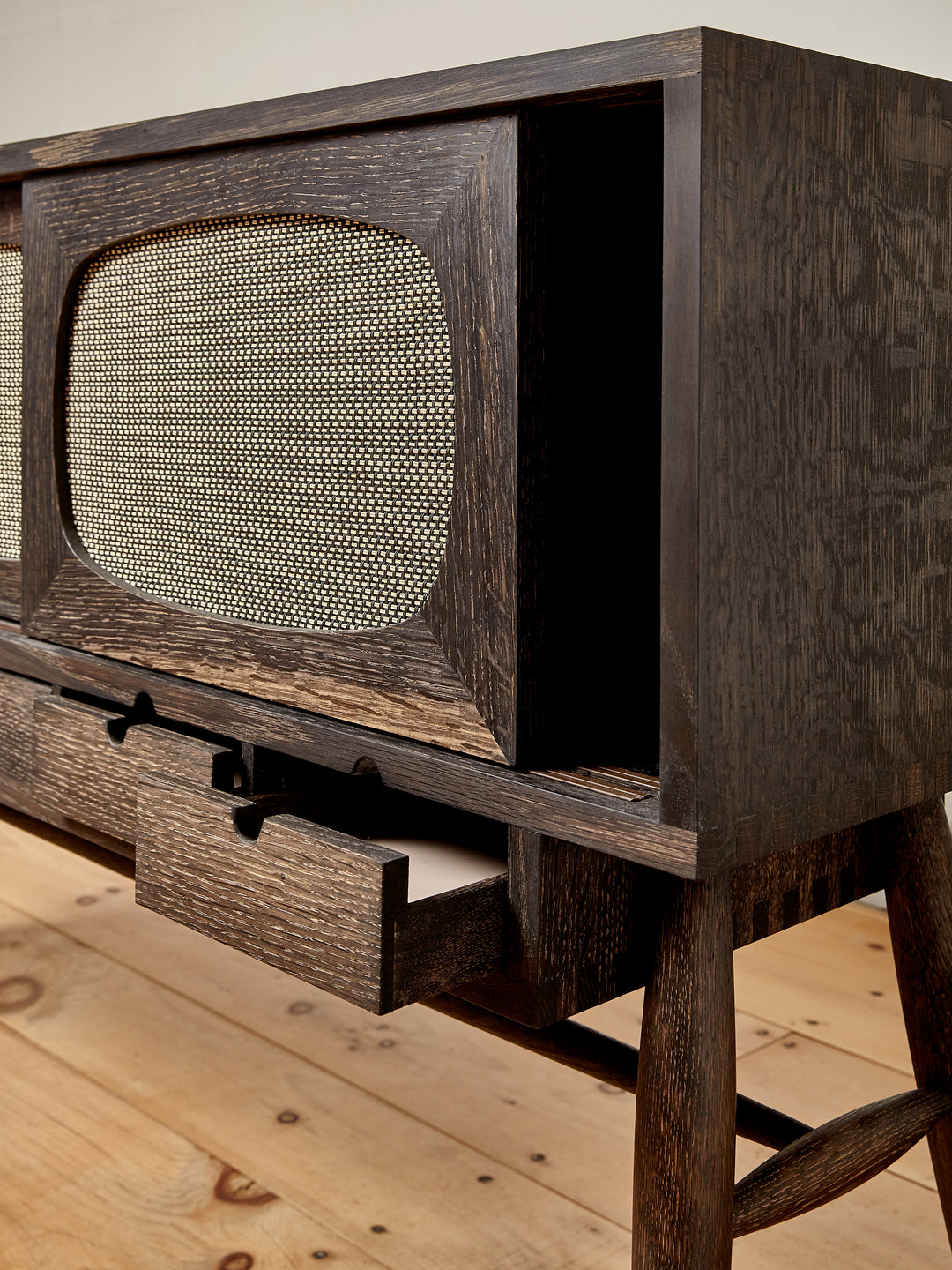Devon TV Console