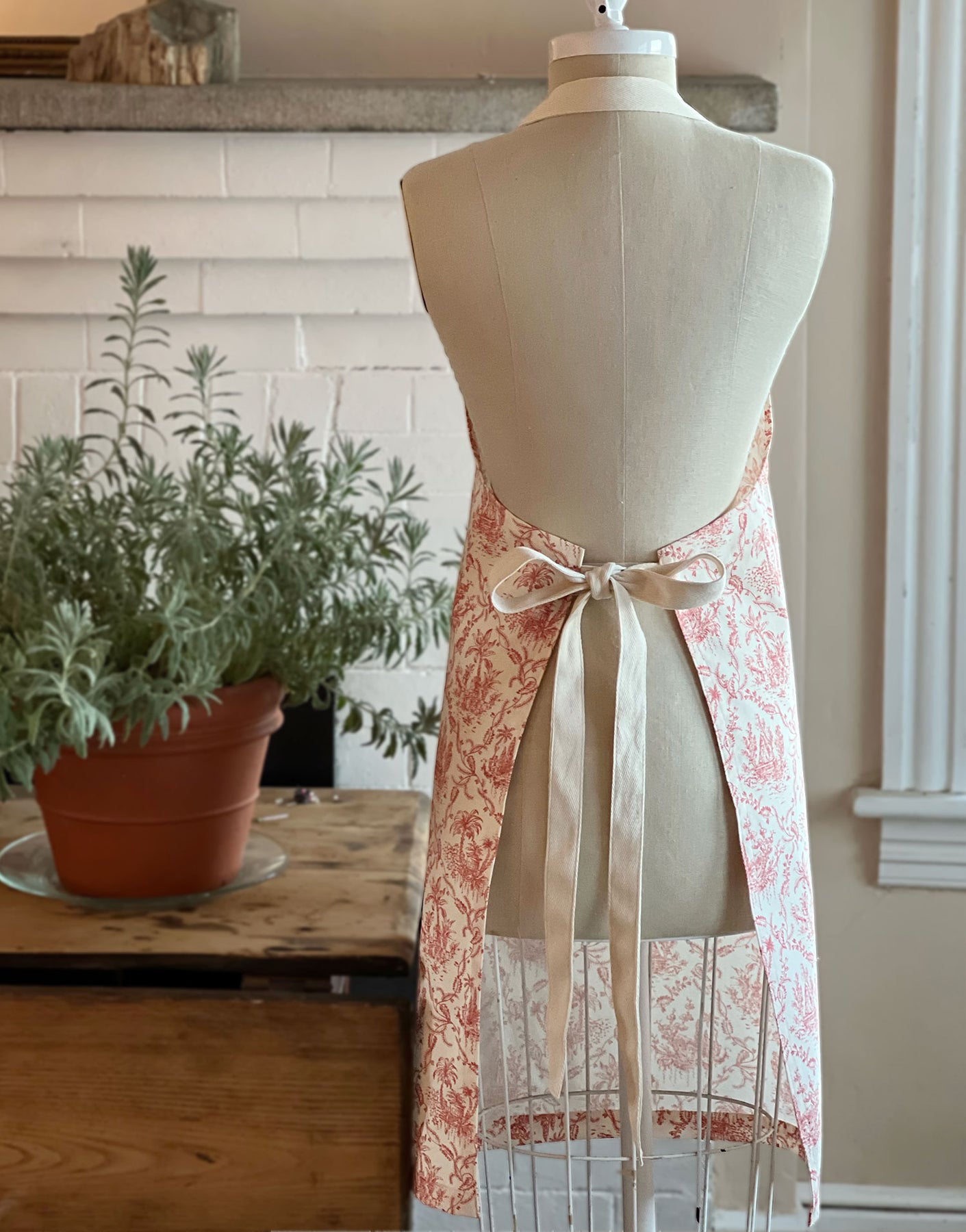Classic Vintage Print Apron – DBO HOME